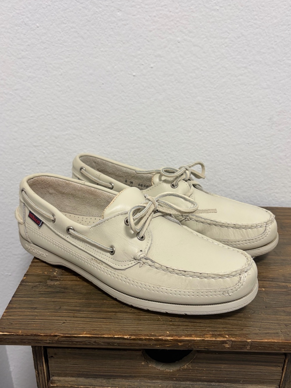 Sebago Docksiders Cream Leather Boat Shoes Loafers - Like New - Women’s 9.5